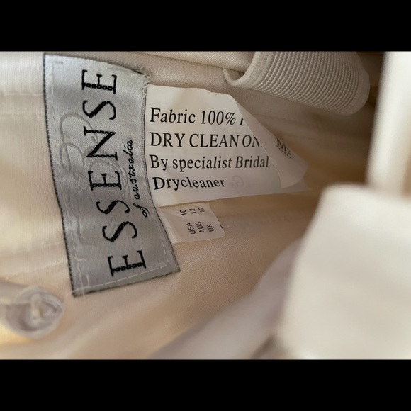 Wedding dress - Essense of Australia D1273 - Picture 2 of 5